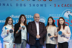 Президент РКФ В. С. Голубев и победители чемпионата Европы по аджилити среди юниоров 2019 года, август 2019