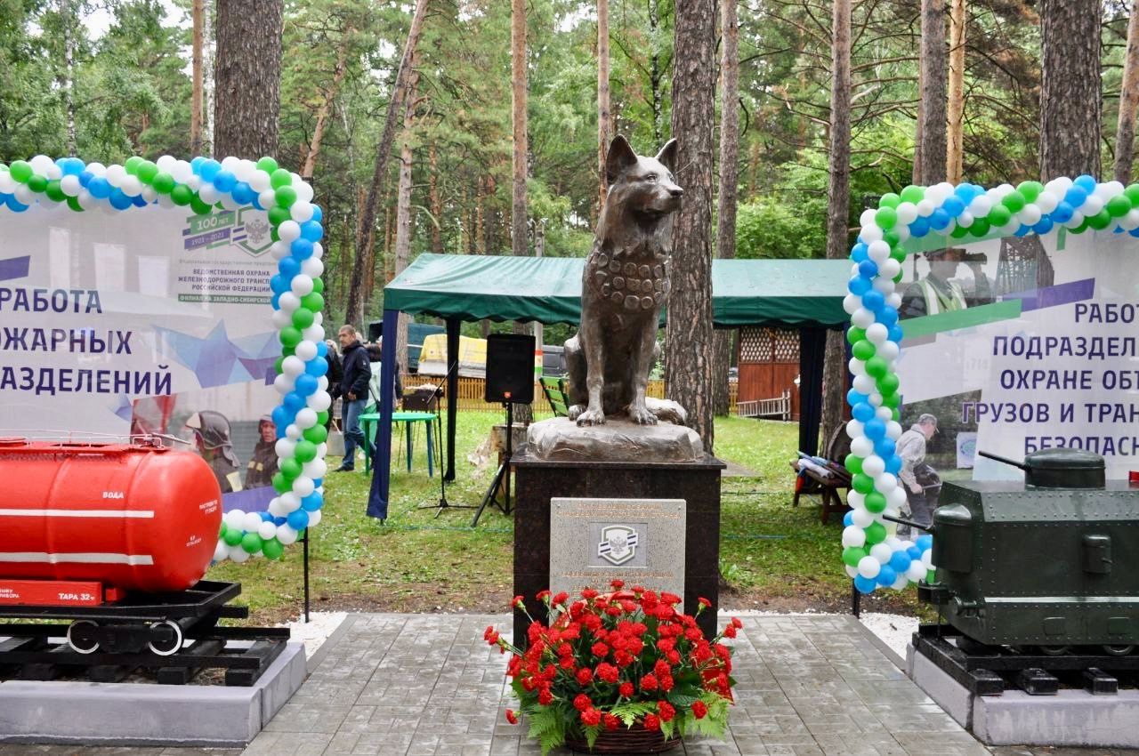 Приветствие президента РКФ в День железнодорожника в связи с открытием в Новосибирске памятника служебным собакам